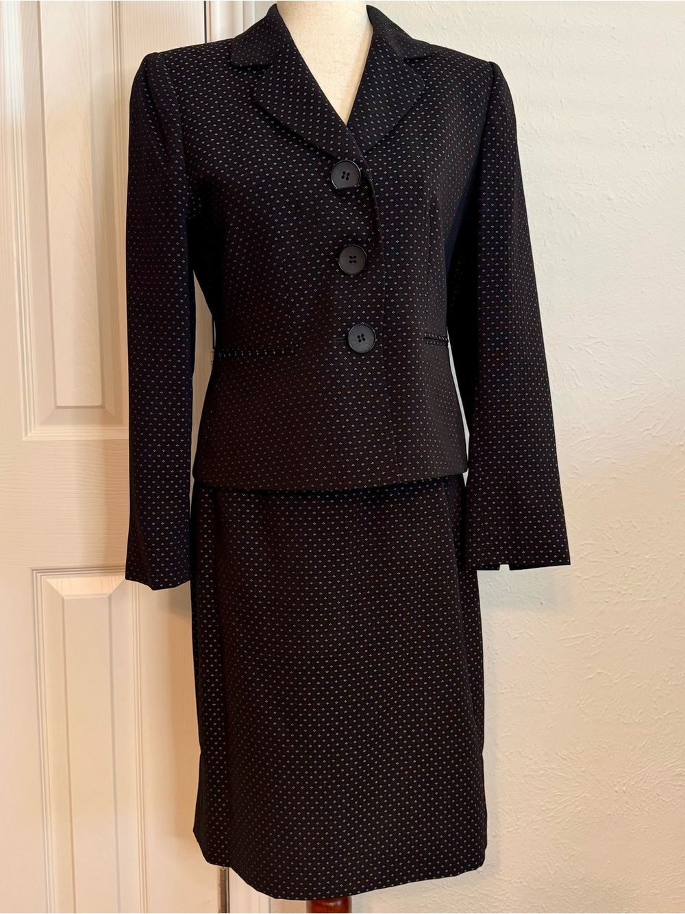 Stresa Black Micro Dot Business Suit 6P